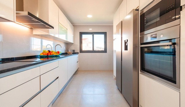 Villa w/Heatable Pool and BBQ in Albufeira in Albufeira