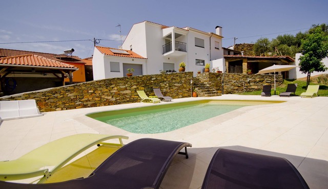 Villa with a Swimming Pool in Estreito