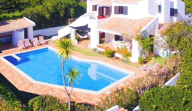 Villa with Pool and BBQ near Galé Beach in Albufeira