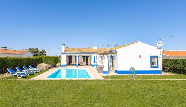 Villa With Pool Near Beach in Aljezur