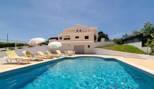 Villa with Private Pool a close to Marinha Beach in Lagoa
