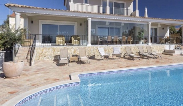 Villa with sensational views in Loulé