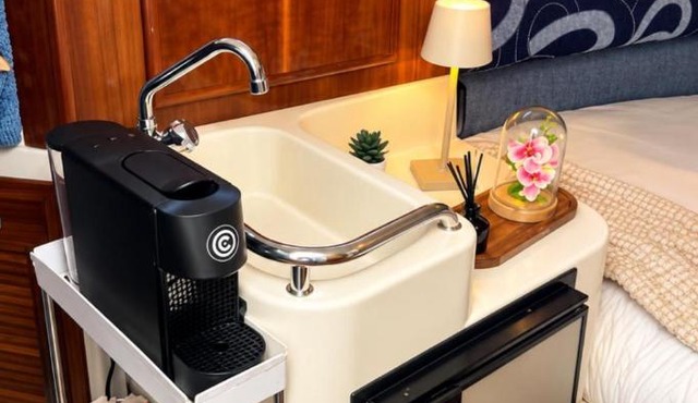 VINA BOAT - Unique Stay in Lisbon Marina
