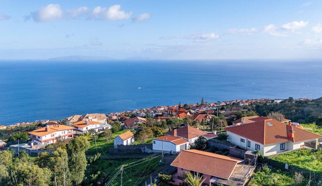 Vivenda Paz Lobo by Your Key in Santa Cruz