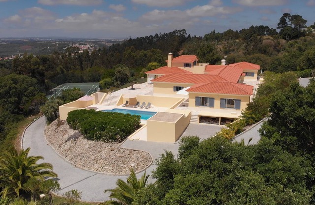 A villa with private pool and private tenniscourt, uniquely located
