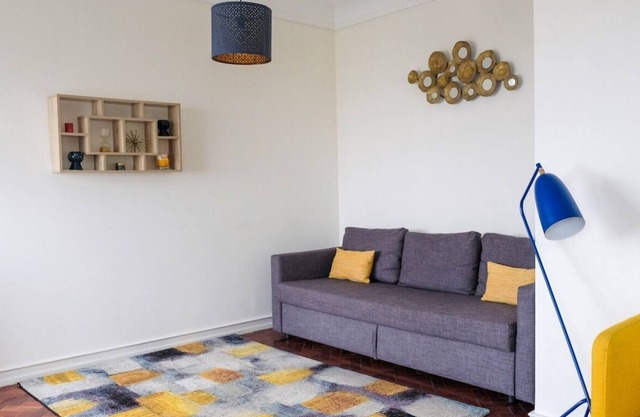 Barão Apartment, spacious w/ balcony and great views to Lisbon in Lisboa
