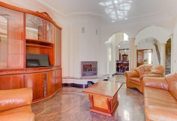 Casa Santa Isabel, Wonderful 6 Bedroom Villa Sleeps 12 Located Just Outside The Traditional Seaside