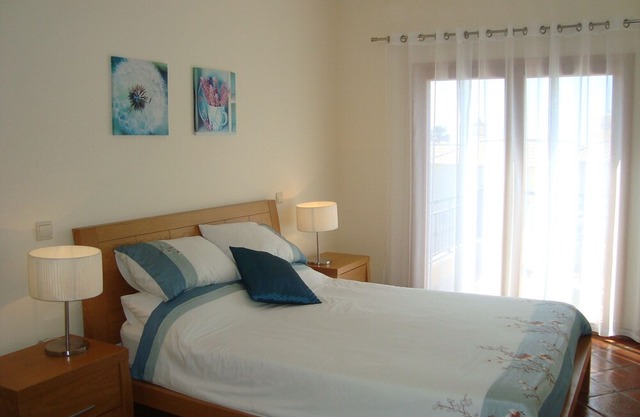 Luxury 2 Bed Apartment close to beach plus A/C & Free WIFI