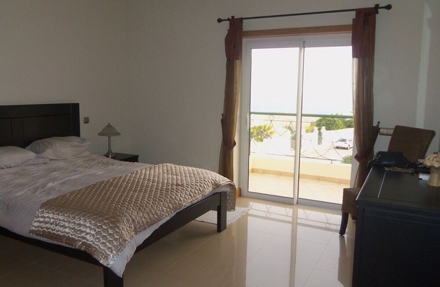 Luxury Apartment with Sea view, shared Pool and Gardens, Sleeps 6