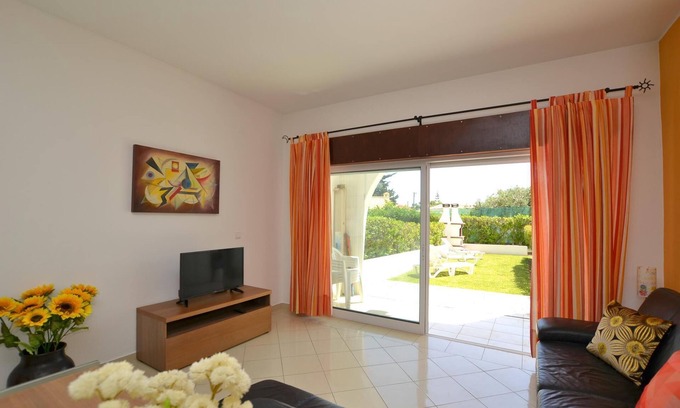 Areias de Sao Joao Apartment | 1-bedr. apartment, near the beach, with garden and pool, excellent location.