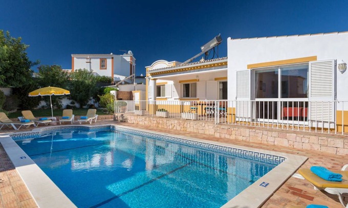 Guia Villa | 102 m² Villa ∙ 3 bedrooms ∙ 6 guests