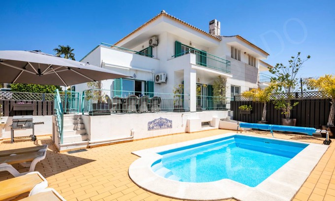 Ferragudo Villa | 198 m² Villa ∙ 4 bedrooms ∙ 10 guests