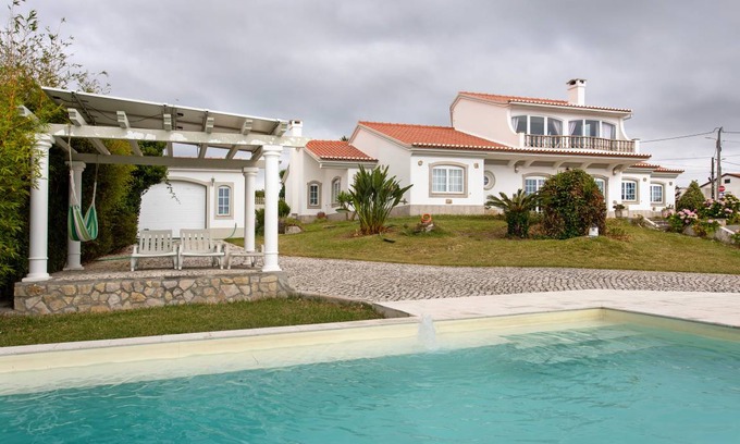 Lourinha House | 300 m² Farmhouse ∙ 6 bedrooms ∙ 15 guests