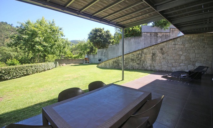 Terras de Bouro Apartment | Apartment with Private Beach in Gerês 4p