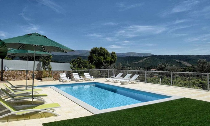 Codecoso House | Casa da Caneleira (Camélias de Basto)