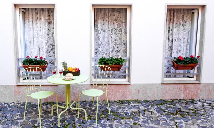 Lumiar Apartment | Casa Madre Brigida - House in private courtyard