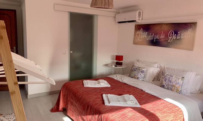 Cascais Bed & Breakfast | Estoril Room - Manelisa Cascais