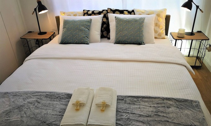 Sao Jose House | Industrial Lisbon Apartment - comfy, downtown and nice interior design