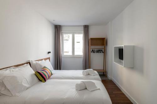 Lisbon Old Town Apartment | Lisbon Domus 74 by amcf