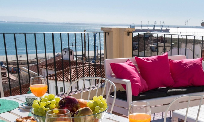 Santo Estevao Apartment | Remedios VII- fantastic terrace and river view!