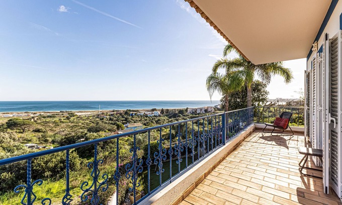 Meia Praia Villa | Roque House 3 Bedroom Sea Front