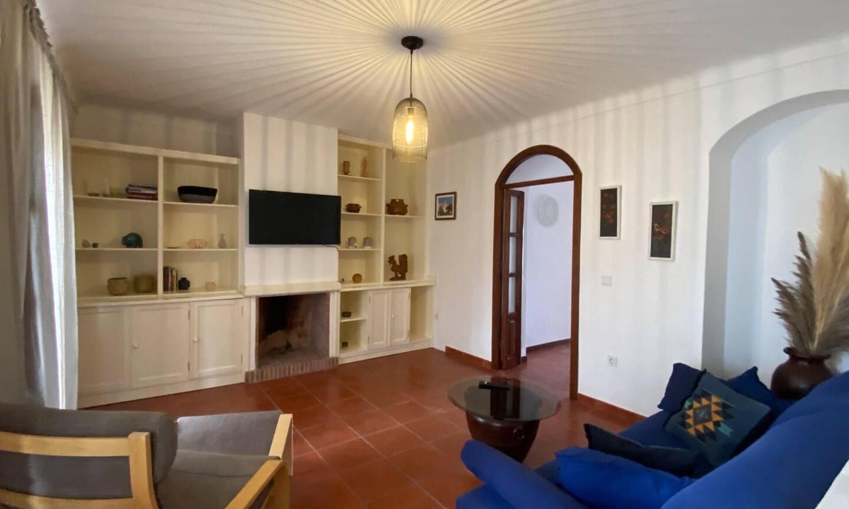 Mourao House | Charming 5-bed House in Granja