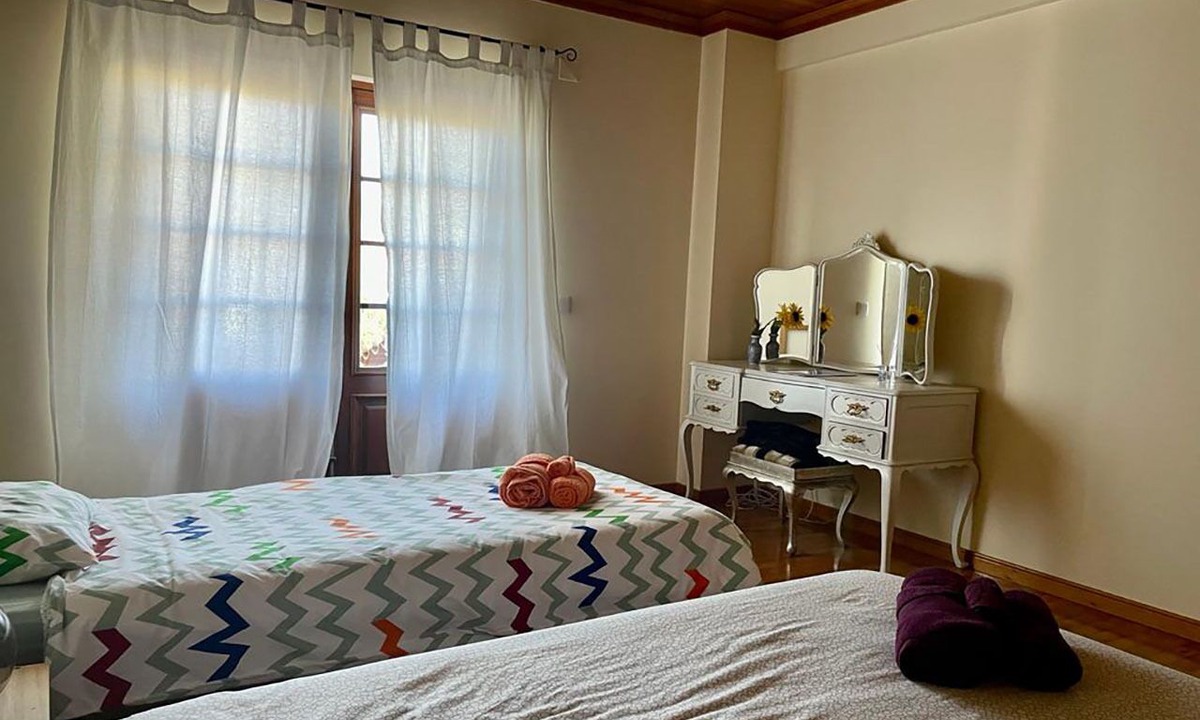 Torres Vedras House | Quarto Twin com Varanda