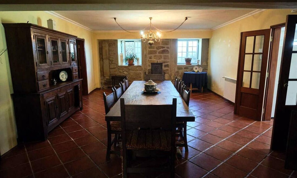Vila Ruiva Cottage | 19th Centry Farmhouse Getaway - Sleep 12-14 W/pool