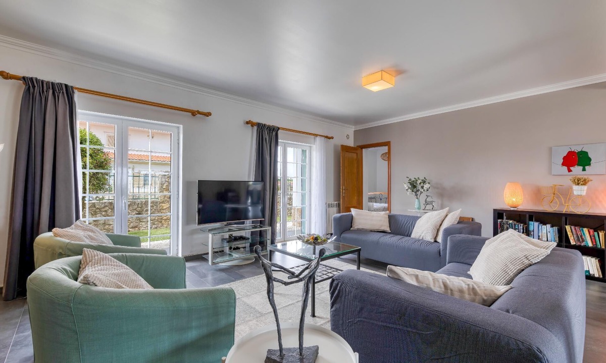 Ribamar House | Villa Casa Branca I Spacious Retreat for 12p