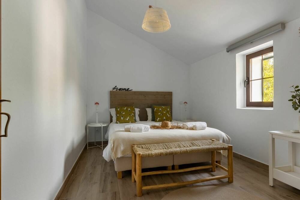 Sao Martinho Villa | Cosy apartment in villa for 7 people with pool, WIFI, A/C, TV, terrace and parking
