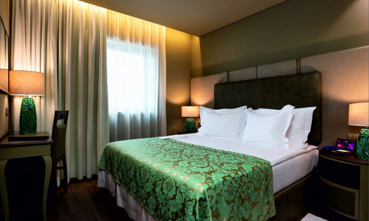 Centro / Baixa Hotel | Hotel Jaguar Oporto – is Near the Metro, has Free Parking and a Free Shuttle Service between the Airport and the Hotel from 7AM to 8PM