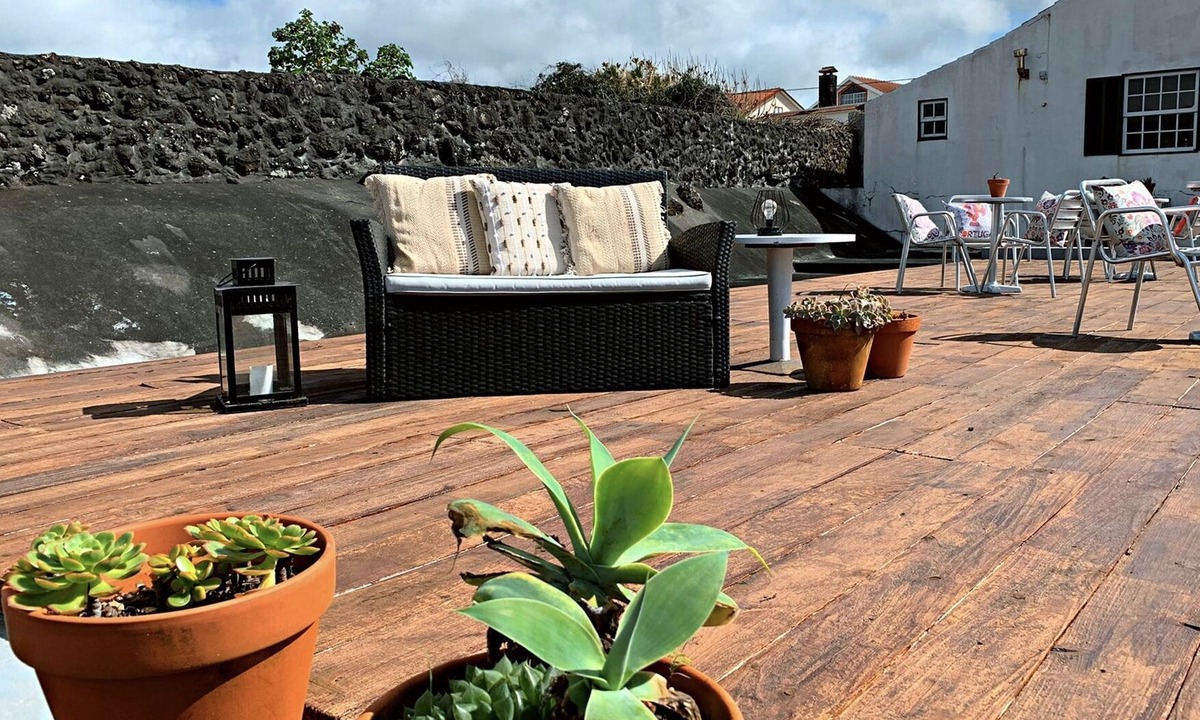 Madalena Apartment | Studio Flat in spacious garden