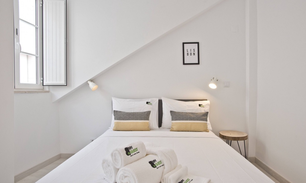 Misericordia Apartment | Bica River View III (C88)