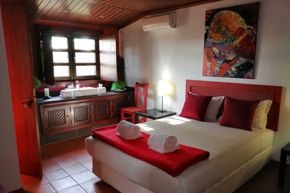 Mira House | Casa De Campo Colmeal