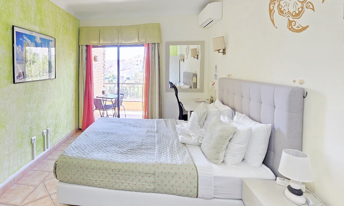 Funchal Bed & Breakfast | Dream Lagos B&B