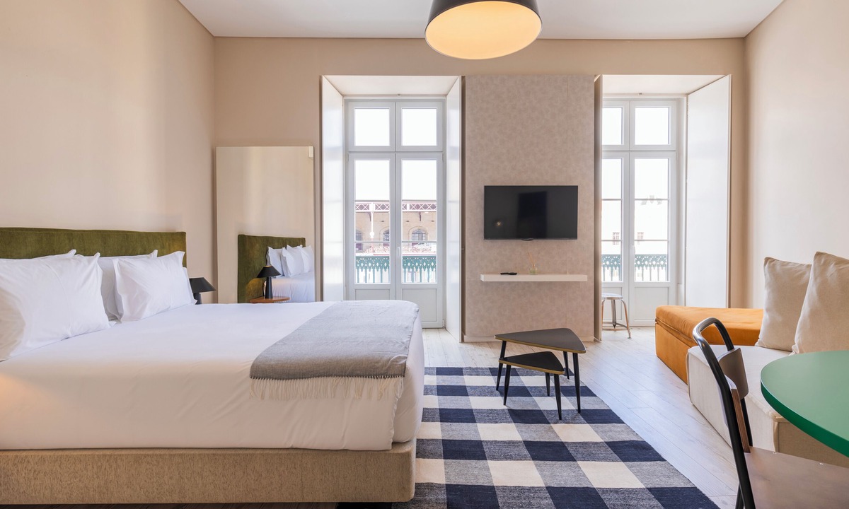 Sacramento Hotel | Carmo 43 by LovelyStay