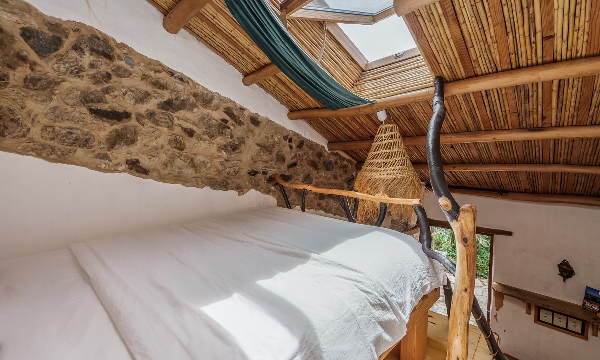 Carrapateira Apartment | Studio Apartment 'Alma' with Mountain View, Shared Terrace and Wi-Fi