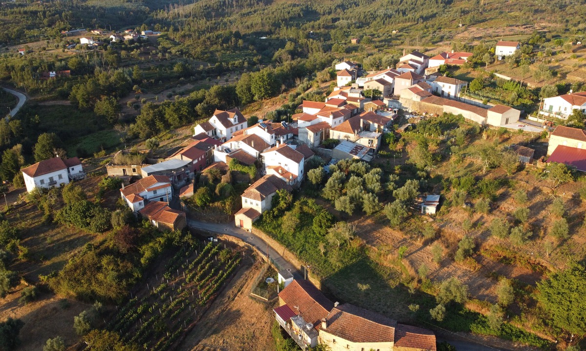 Moitas Bed & Breakfast | "Yellow House - Casa Amarela" Is a Family Run Farmhouse in the Mountains