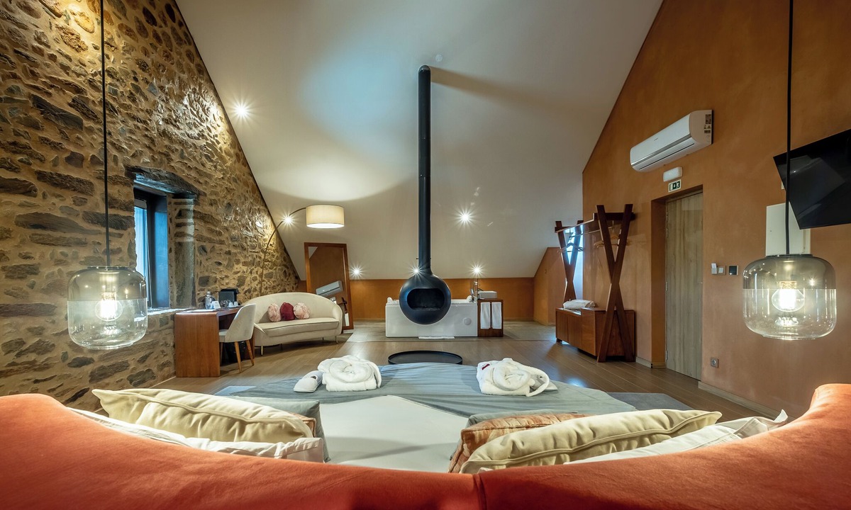 Paul Hotel | Cherry Sculpture Hotel