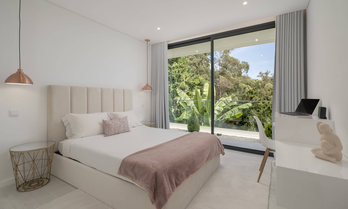 Canhas House | Sun, Pool and Comfort, The White House