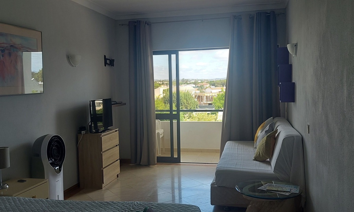 Areias de Sao Joao Hotel | Jeannies Oura Estrela Apartamentos