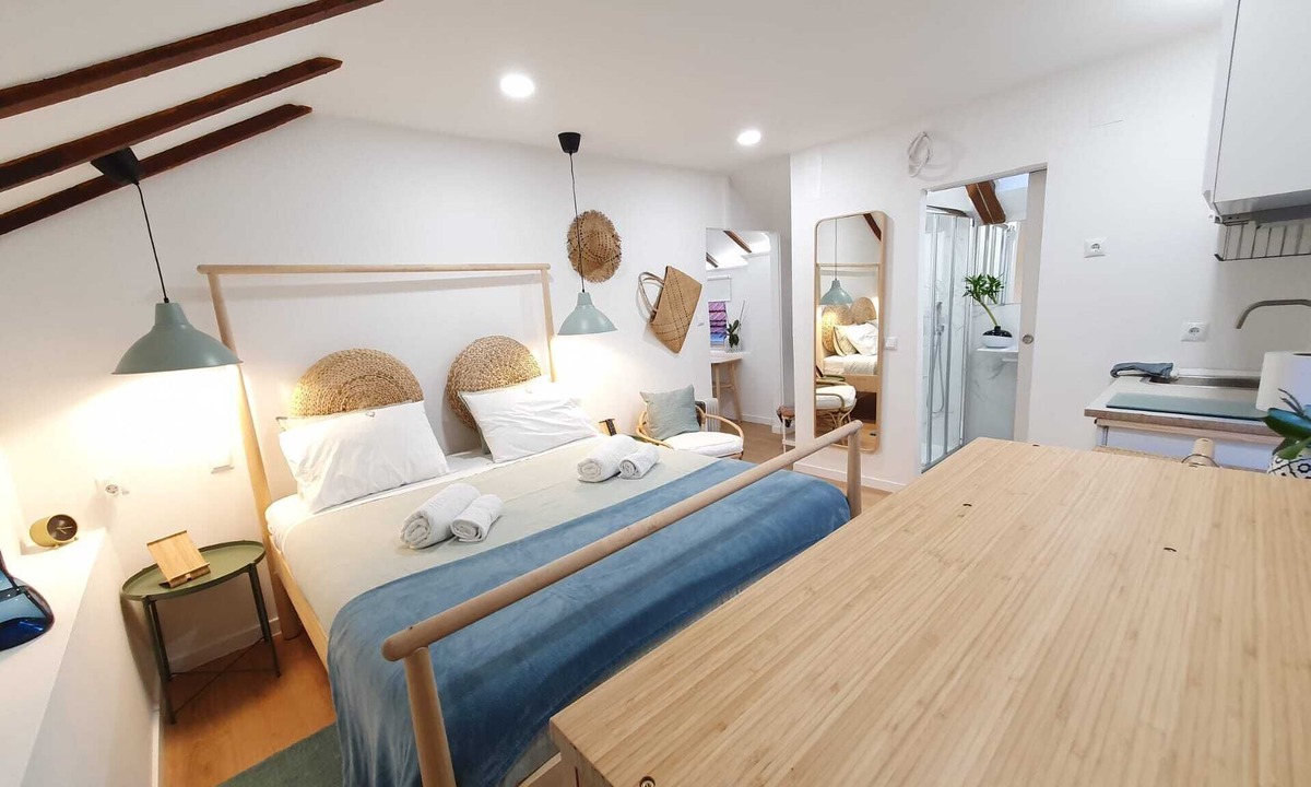 Costa de Caparica Apartment | Vila Maria Green Room by Host-point