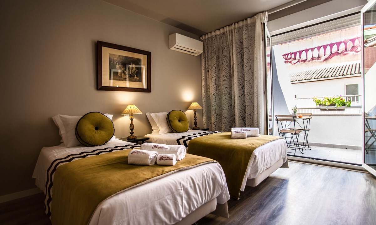Lisbon Old Town Apartment | Casa do Aqueduto - Large duplex house in traditional pateo