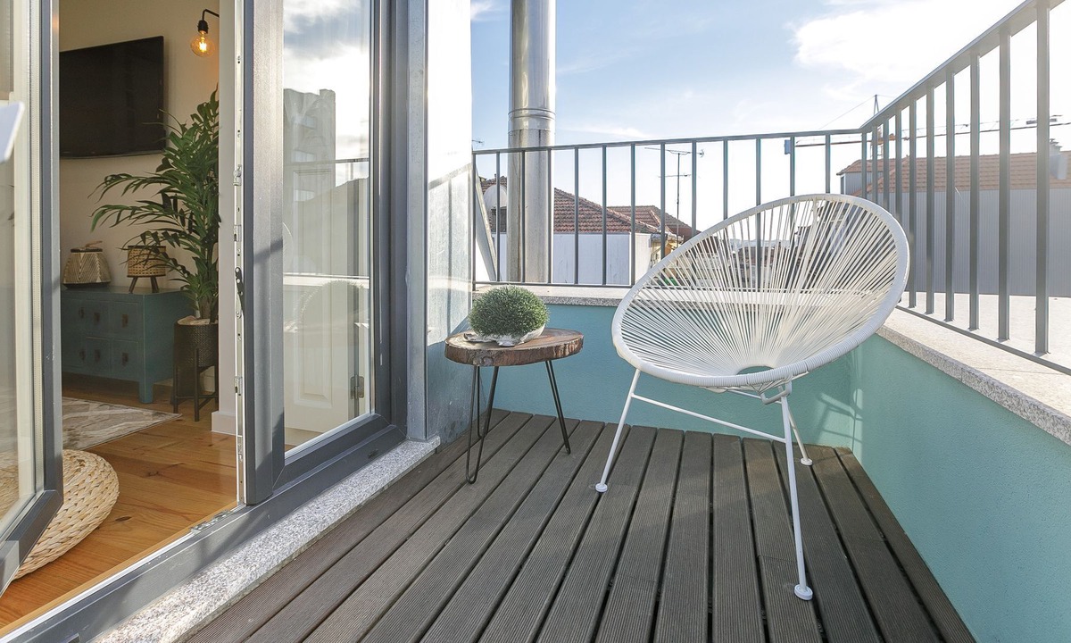 Centro / Baixa Apartment | Downtown Studio w/Pool, AC & Balcony by LovelyStay