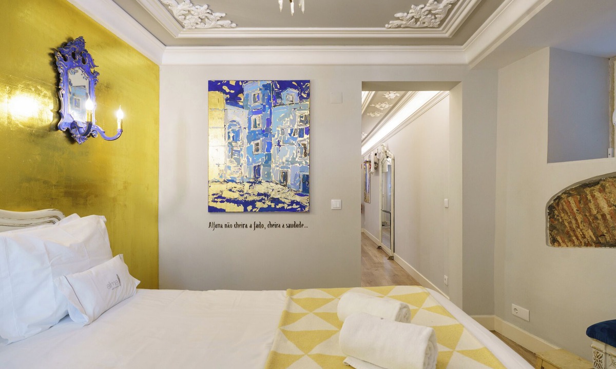 Santo Estevao Apartment | Portuguese Soul in picturesque Alfama | Romantic Art Retreat | Sleeps 2