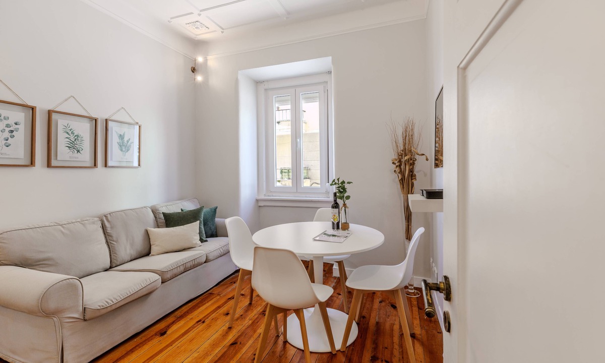 Santa Engracia Apartment | Sunny Alfama | Family-Friendly | Fast WiFi
