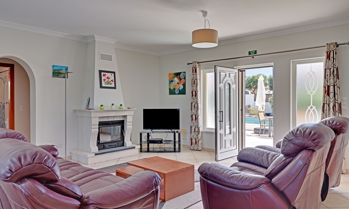 Aljezur House | IMMACULATE SPACIOUS THREE BEDROOM VILLA WITH POOL