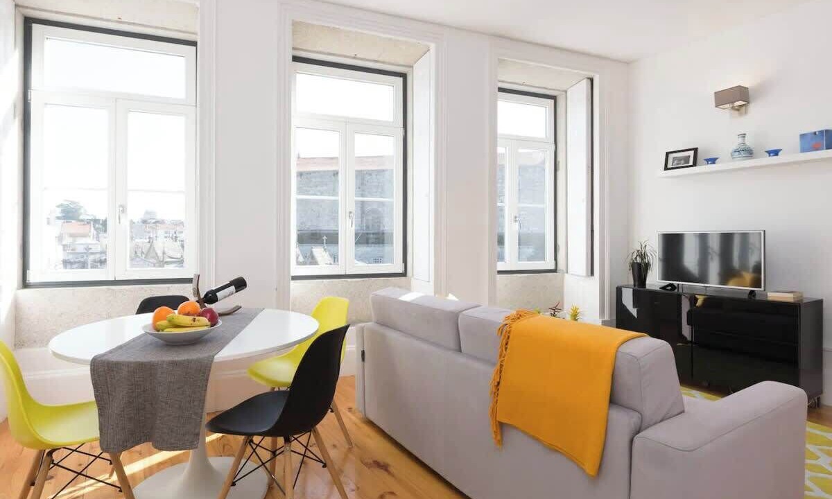 Lapa Apartment | Central Sunny Flat - Prime Location by HostWise
