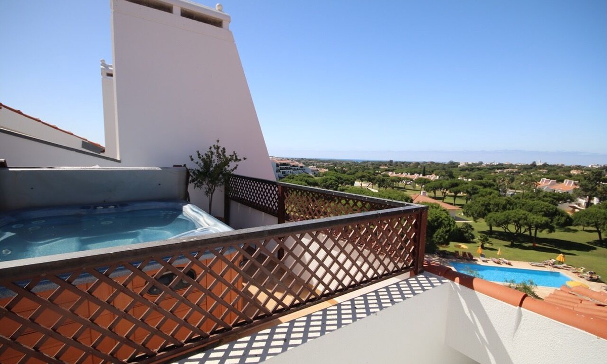 Quarteira Apartment | Penthouse with 2 bedrooms, large terrace and private jacuzzi, wifi