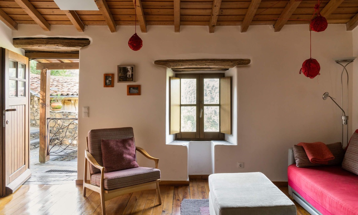 Lousa House | Cerdeira - Home for Creativity